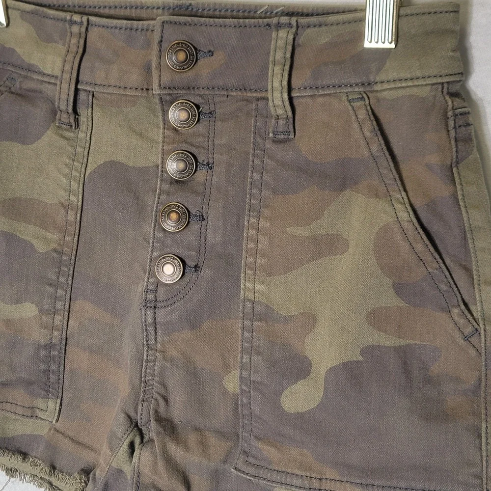 SO Fray Hem Camouflage Utility‎ Short Exposed Buttons Size 0 Button Fly Highrise